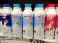 Nhật Bản thu hồi hơn 44.000 chai sữa Meiji vì có thuốc kháng sinh