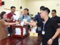 Nếu làm một phép tạm tính thì rõ ràng đây là những con số gây bất ngờ và cả bất thường thật sự. Cụ thể, mỏ Châu Sơn với trữ lượng được quyền khai thác là 703.536m3. Nếu lấy con số này nhân với giá cát bán phổ biến trên thị trường hiện nay là khoảng 150.000 đồng/m3 (mua tại mỏ) thì sẽ cho ra số tiền khoảng hơn 105 tỉ đồng. Như vậy, so với giá đấu trúng thì doanh nghiệp phải bù lỗ khoảng hơn 291 tỉ đồng sau khi bán hết cát. Sẽ càng bất ngờ hơn nữa khi nhìn vào bức tranh tài chính của Công ty Việt Sơn những