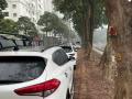 Công an điều tra vụ hàng chục ô tô đỗ trên vỉa hè ở Hà Nội bị rạch lốp trong đêm