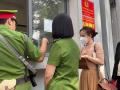 Ca sĩ Vy Oanh lên tiếng về hình ảnh có mặt tại Công an TP HCM