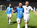 Uzbekistan vào bán kết dù đá thiếu người hơn 105 phút