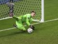 Thủ môn Livakovic đi vào lịch sử sau trận thắng Nhật bản