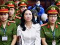 Bà Trương Mỹ Lan phản ứng khi nghe tòa nhận định về hành vi của mình Sau khi nghe Hội đồng xét xử nhận định xong hành vi của mình, bị cáo Trương Mỹ Lan gây ồn ào khiến Hội đồng xét xử phải nhắc nhở và đề nghị lực lượng cảnh sát hỗ trợ tư pháp đảm bảo trật tự phiên toà.
