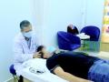 Bác sĩ cảnh báo nguy cơ liệt mặt do thời tiết nắng mưa thất thường