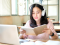 Chuyên gia nói về việc vừa làm việc vừa nghe nhạc có lợi hay có hại