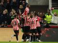 Ngoại hạng Anh: Liverpool thua choáng váng trước Brentford