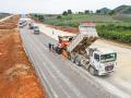 Nhà thầu “đỏ mắt” chờ cơ chế bù giá vật liệu thi công cao tốc Bắc - Nam