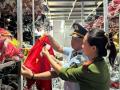 Phát hiện hơn 35.000 bộ quần áo giả mạo Nike, Adidas, Puma trị giá hơn 6 tỷ đồng