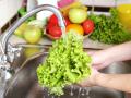 Ăn rau sống như thế nào để không lo nhiễm giun sán?