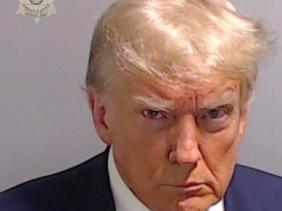 Cựu Tổng thống Trump đến trại giam