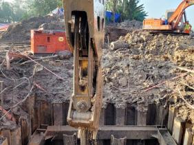 Vụ bé trai lọt xuống trụ bê tông sâu 35m: Đất sét dẻo, cứng bám chặt thiết bị