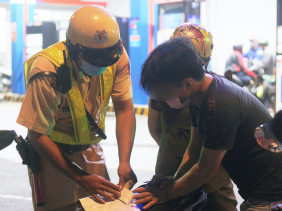 CSGT TP.HCM đo nồng độ cồn: Nói không nhậu, cảnh sát đưa đến bệnh viện thử máu luôn