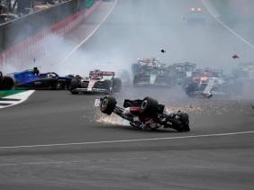 Tay đua Trung Quốc suýt chết trên đường đua F1