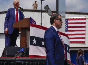 Ông Donald Trump lần đầu tiên vận động cử tri ngoài trời sau vụ ám sát hụt