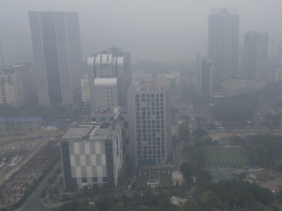 Không khí Hà Nội ô nhiễm nặng: Bác sĩ khuyến cáo gì với trẻ nhỏ và người già?