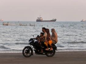 Iran mở hệ thống đăng ký cấp phép qua eo biển Hormuz