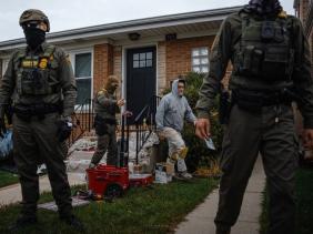 Mỹ dừng xét duyệt hồ sơ xin tị nạn trong nước