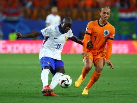 Hà Lan và Pháp "bắt tay" nhau chấm dứt kỷ lục khủng tại EURO