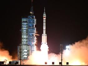 Trung Quốc phóng tàu Thần Châu-15, kết nối thành công với Thiên Cung