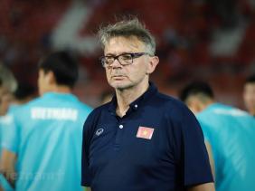 Khi ông Philippe Troussier cô độc và thời gian không đợi một ai