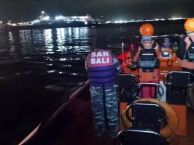 Chìm phà gần đảo Bali, 4 người chết, 38 người vẫn mất tích