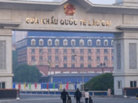 Khôi phục hoạt động xuất nhập khẩu, xuất nhập cảnh qua cửa khẩu Lào Cai