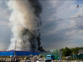 Hơn 10 người thương vong trong vụ cháy ở Nga: Lửa lan ra kho hàng rộng 35.000m2