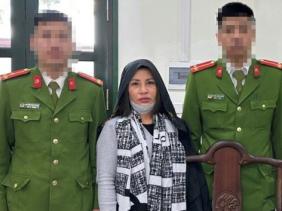 "Nữ quái" phẫu thuật thẩm mỹ trốn truy nã, bị bắt sau 16 năm