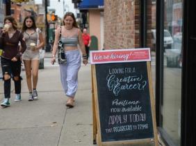 Số đơn xin trợ cấp thất nghiệp lần đầu tại Mỹ bất ngờ giảm