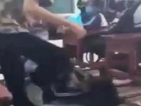 Nữ sinh lớp 10 bị đánh hội đồng ngay trong lớp học