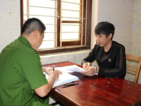 Lừa hàng chục nạn nhân mua vé máy bay rẻ qua mạng
