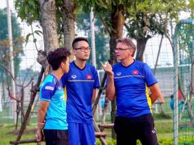 Lịch trình căng thẳng của ông Troussier khi kiêm 2 vai