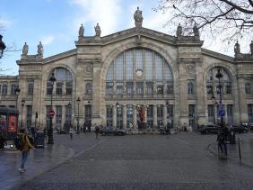 Nhà ga đông đúc nhất Paris tê liệt vì phát hiện bom thời Thế chiến 2
