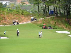 Truy thu hơn 8 tỷ đồng Tập đoàn FLC sử dụng nước trái phép để tưới cỏ sân golf