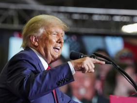 Ông Trump kiện đài CNN, yêu cầu bồi thường 475 triệu USD