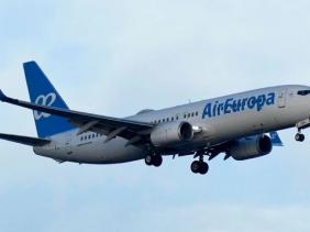 Máy bay Air Europa hạ cánh khẩn cấp do nhiễu động, nhiều người bị thương