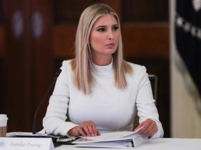 Động thái bất ngờ của con gái ông Trump trong phiên điều trần