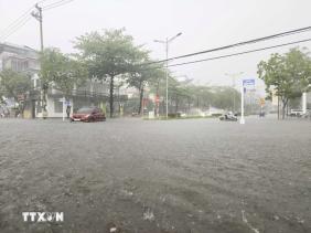 Hoàn lưu bão gây mưa dông, lốc và gió giật mạnh trên nhiều khu vực ở Bắc Bộ