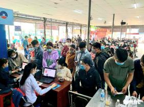 Nhiều người về Tết sớm, xe đò bất ngờ