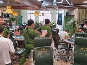 Đưa gần 80 người tại CLB Poker về trụ sở công an để điều tra đánh bạc