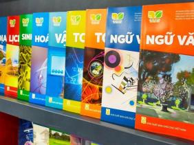 Đường dây nóng giải đáp nhu cầu mua sách giáo khoa trước năm học mới