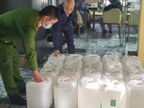 Hà Nội: Phát hiện hơn 500 lít rượu thủ công không rõ nguồn gốc xuất xứ