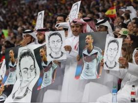 CĐV Qatar "đòi công lý" cho Mesut Oezil trong trận đấu của tuyển Đức