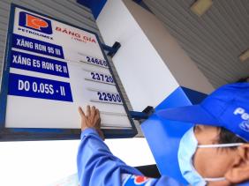 Giá xăng không tăng, giá dầu giảm cao nhất 958 đồng/lít
