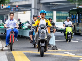 Xe điện dần thay thế xe xăng, người Trung Quốc thích nghi thế nào?