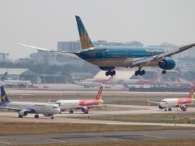 Sân bay Tân Sơn Nhất tạm dừng khai thác đường băng 25L, hành khách chú ý lịch bay