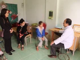 Theo dõi sức khoẻ 18 học sinh mắc chứng rối loạn phân li tập thể