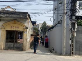 Vạch trần gã đàn ông khoan tường để nhìn trộm phòng tắm nhà hàng xóm