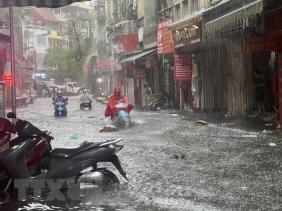 Hà Nội: Nhiều khu vực nội đô đang bị ngập sau cơn mưa chiều