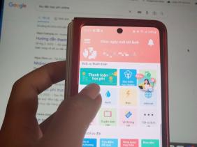 TPHCM: Phụ huynh tốn kém, đau đầu vì app thu học phí